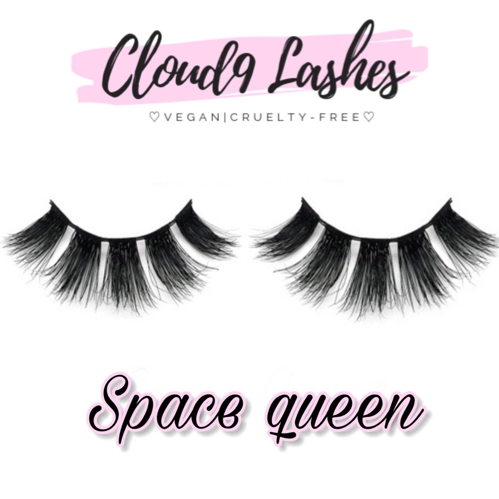 3D lashes in “space queen” .